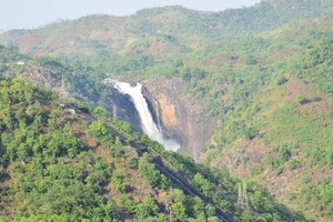 Duduma Falls near Borra Caves