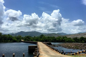 Kadra Dam near Kodasalli Dam