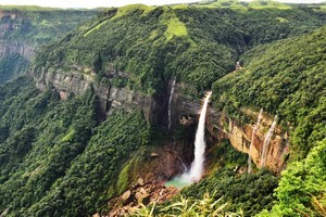 Nohkalikai Waterfalls near Rainbow Falls
